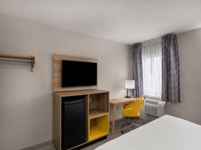 Days Inn By Wyndham Mandan Bismarck Area image