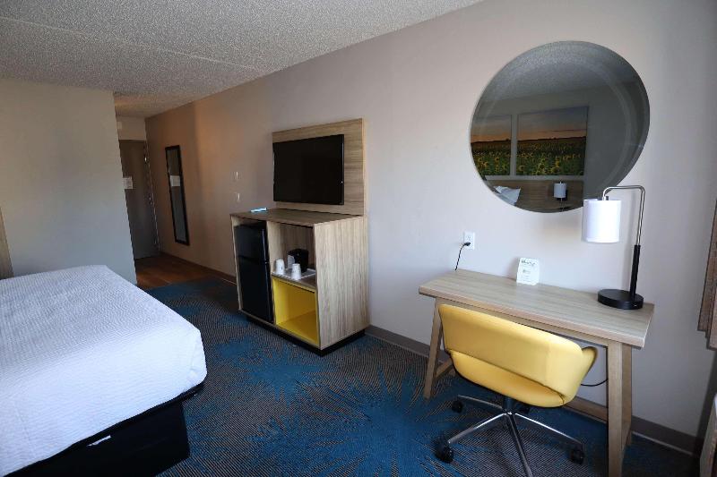 Days Inn By Wyndham Mandan Bismarck Area image