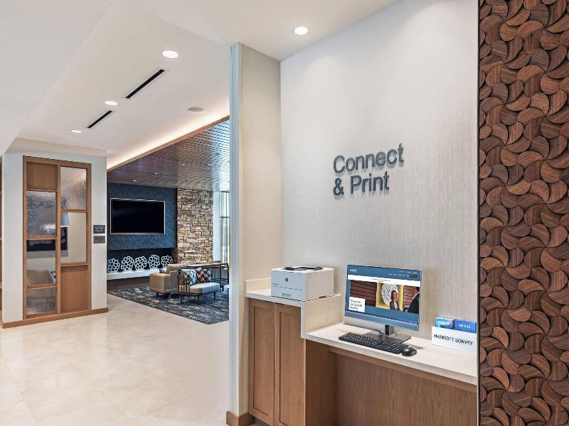 Fairfield Inn & Suites by Marriott Houston East En image