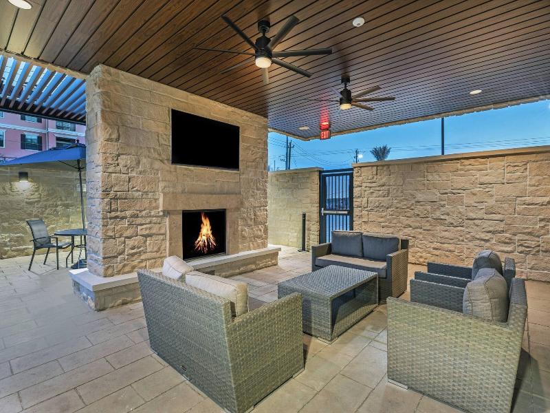 Fairfield Inn & Suites by Marriott Houston East En image