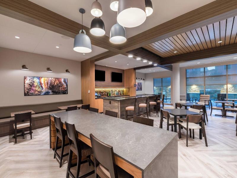 Fairfield Inn & Suites by Marriott Houston East En image