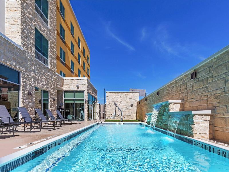 Fairfield Inn & Suites by Marriott Houston East En image
