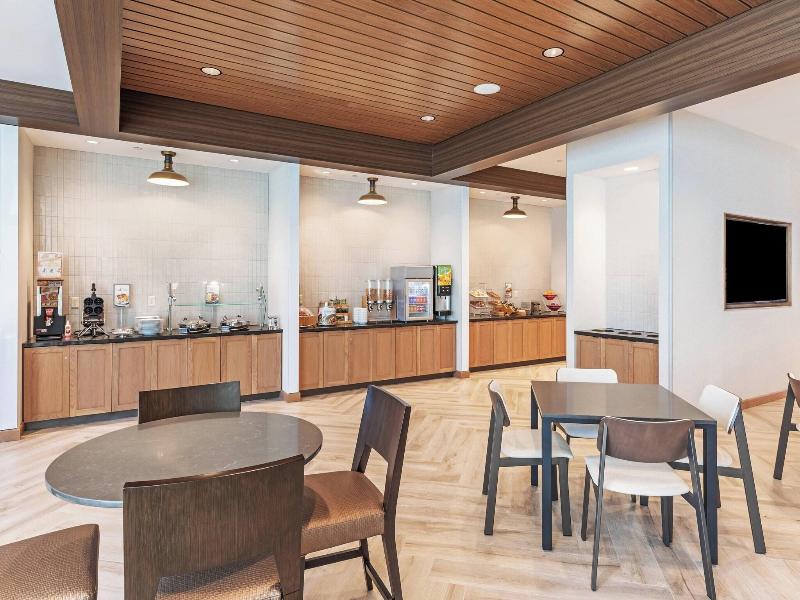 Fairfield Inn & Suites by Marriott Houston East En image