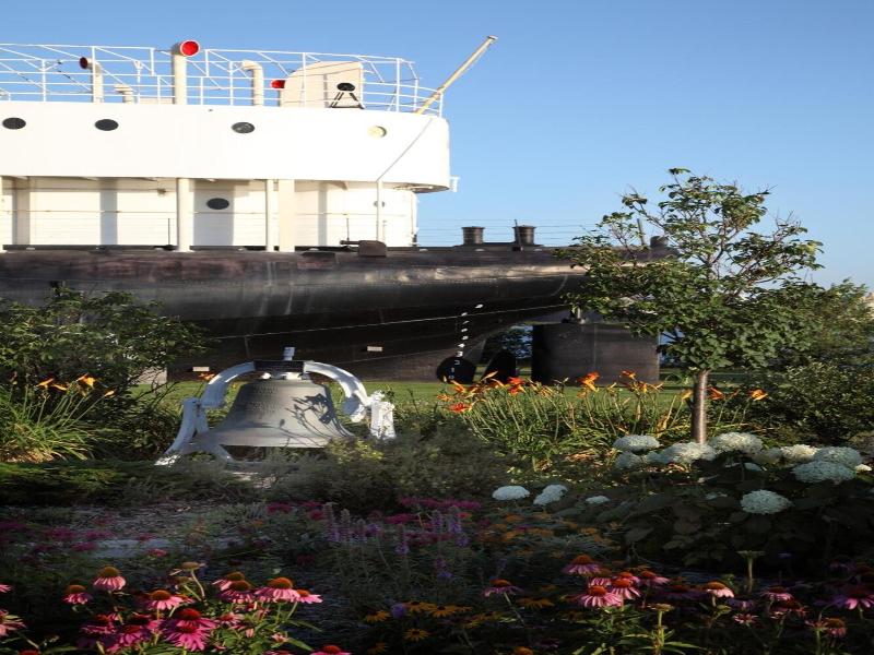 Barker's Island Inn Resort
