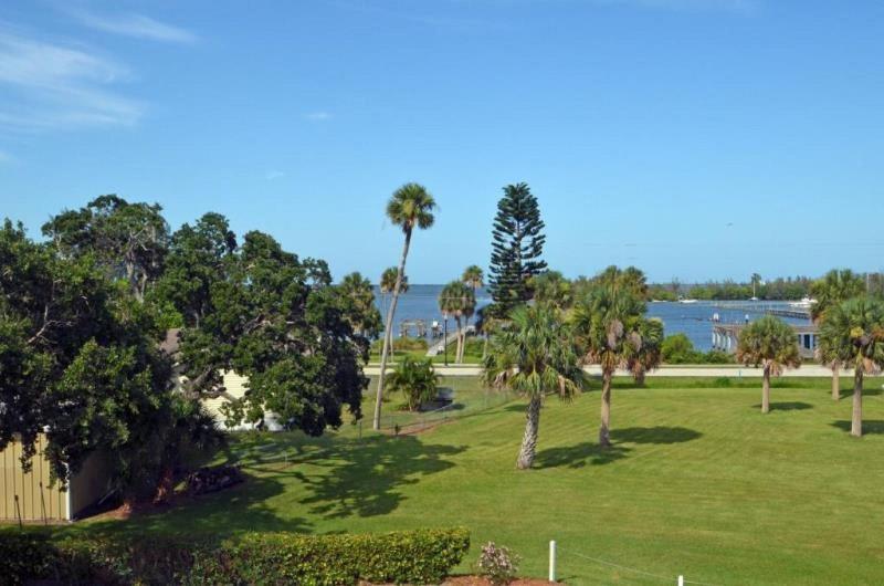 Davis House Inn image