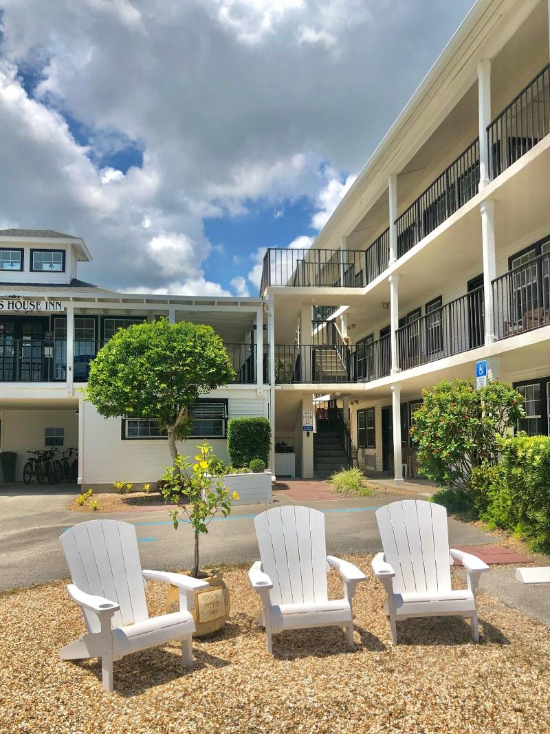 Davis House Inn image