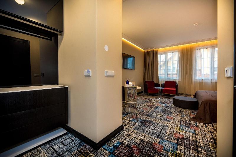 Amsterdam Plaza image