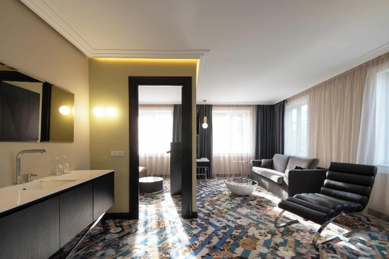 Amsterdam Plaza image