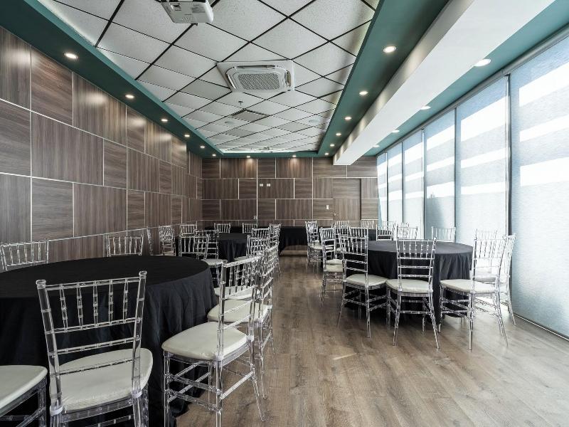 Aloft Ponce image