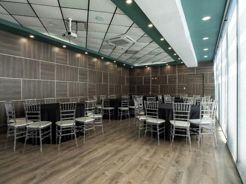 Aloft Ponce image