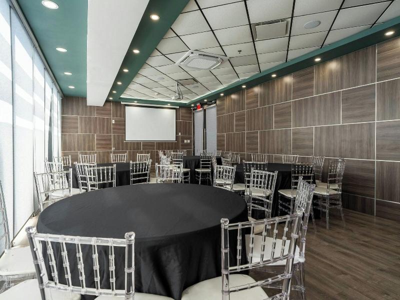 Aloft Ponce image