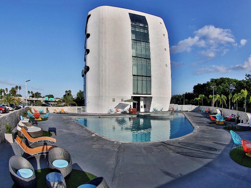 Aloft Ponce image