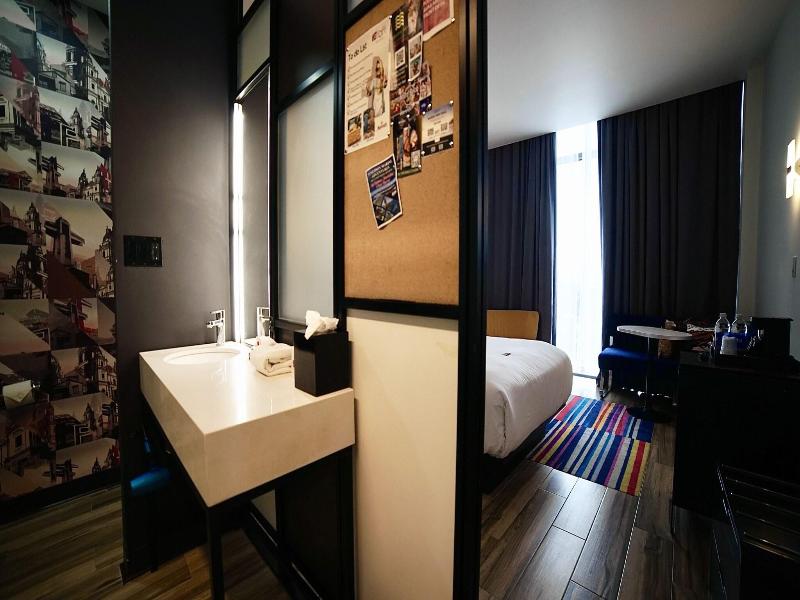 Aloft Ponce image