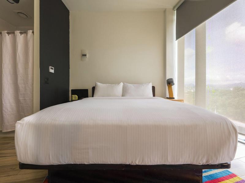 Aloft Ponce image
