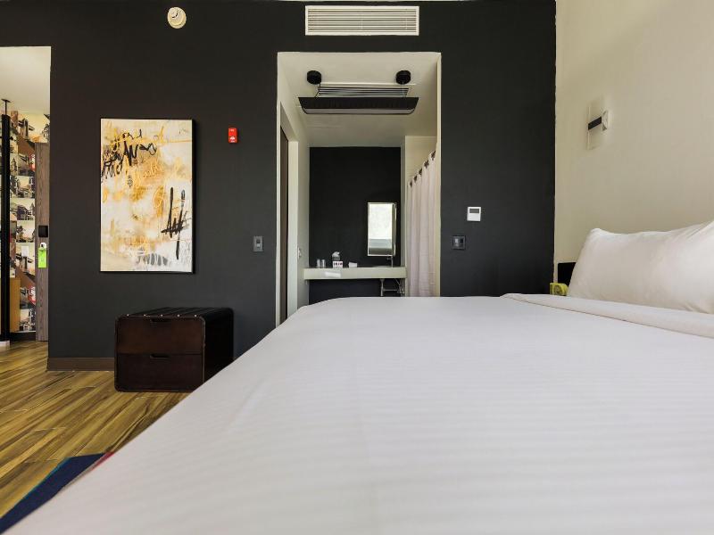 Aloft Ponce image