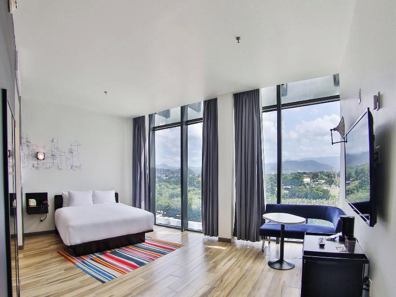 Aloft Ponce image