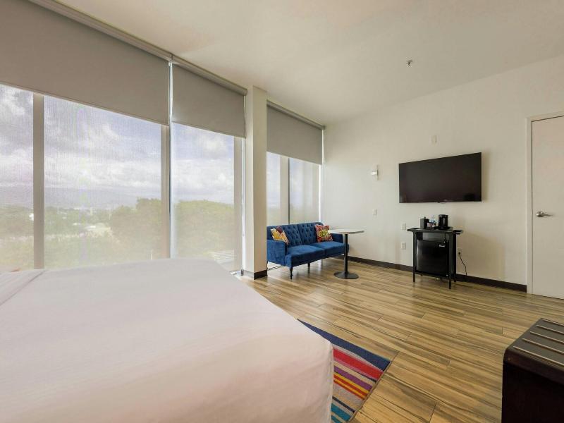 Aloft Ponce image