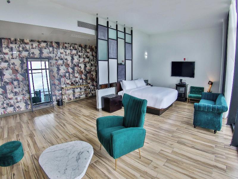 Aloft Ponce image