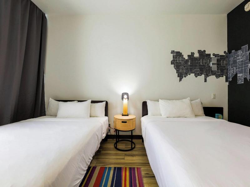 Aloft Ponce image
