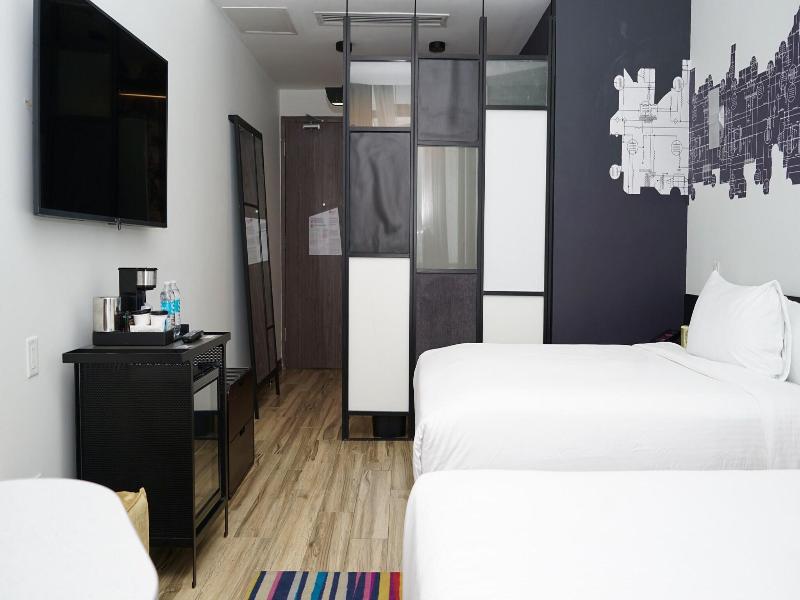 Aloft Ponce image