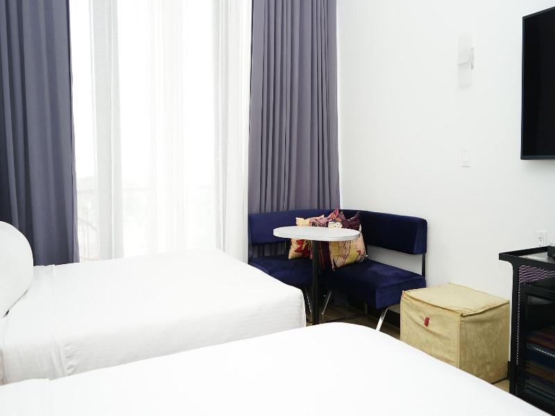 Aloft Ponce image