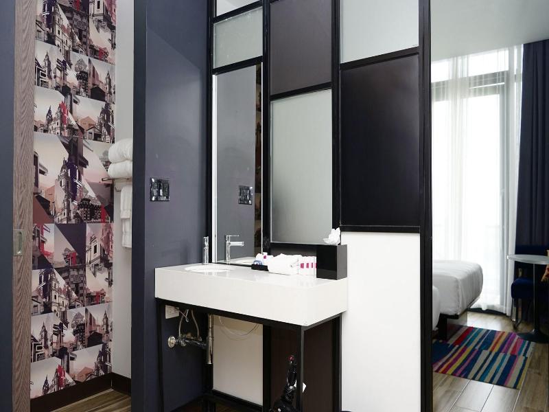 Aloft Ponce image
