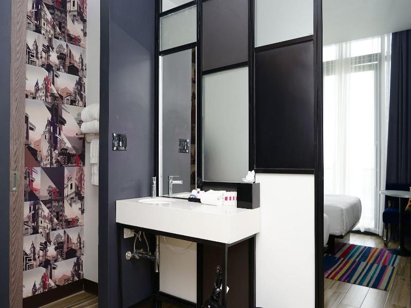 Aloft Ponce image