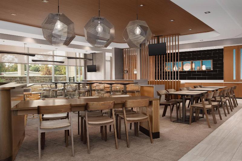 SpringHill Suites by Marriott Charleston Airport & image