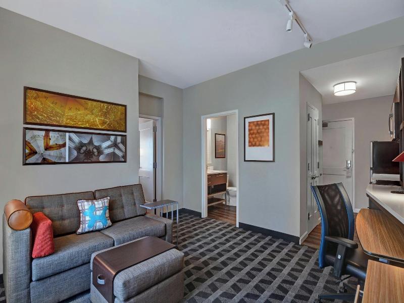 SUITE QUEEN SIZE BED