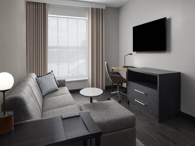 STUDIO TWO QUEEN BEDS ONE BEDROOM