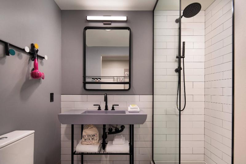 Moxy Portland Downtown image
