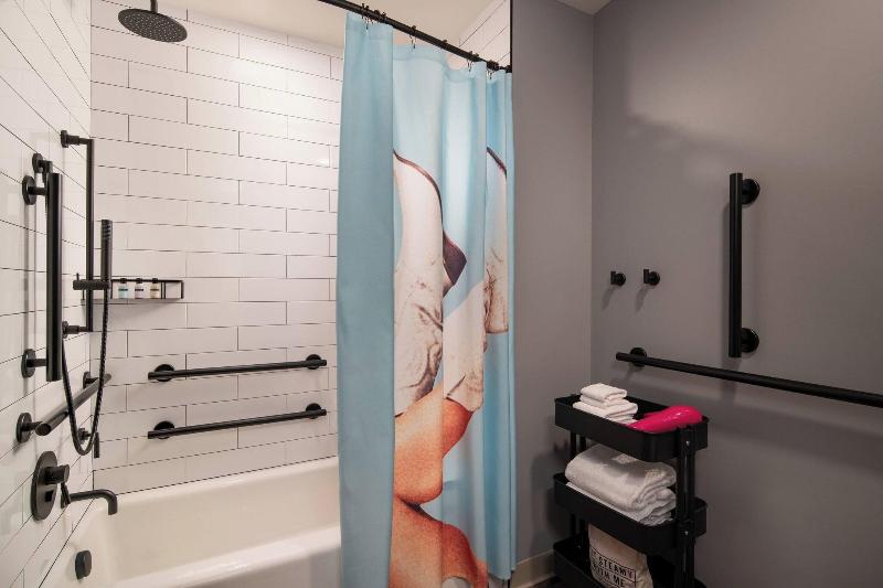 Moxy Portland Downtown image