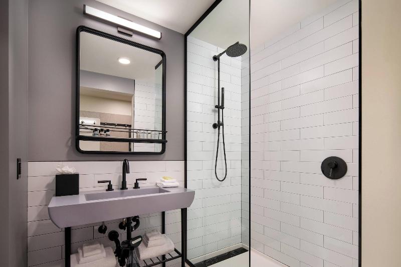 Moxy Portland Downtown image