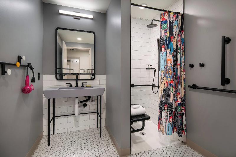 Moxy Portland Downtown image