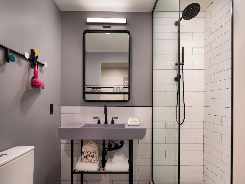 Moxy Portland Downtown image