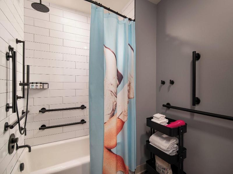 Moxy Portland Downtown image