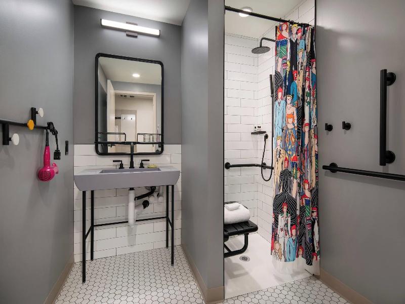 Moxy Portland Downtown image