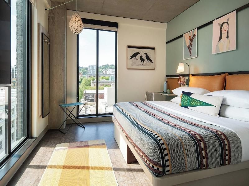 Moxy Portland Downtown image