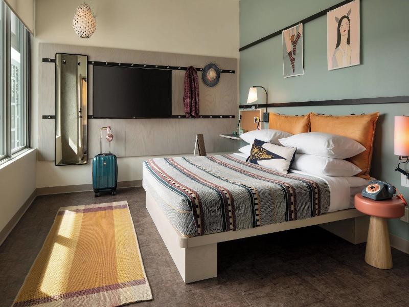 Moxy Portland Downtown image