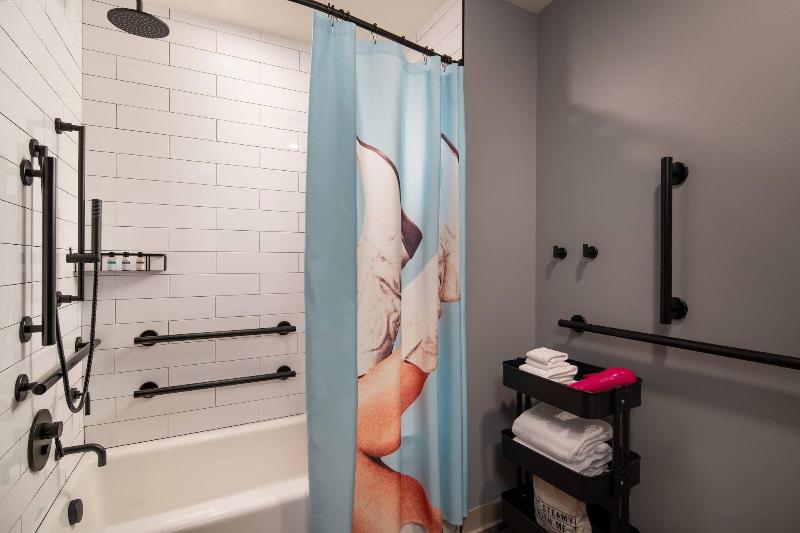 Moxy Portland Downtown image