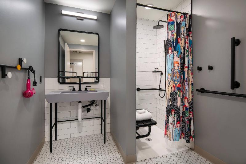 Moxy Portland Downtown image