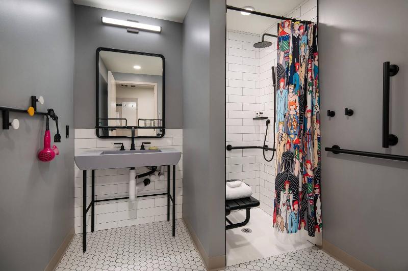 Moxy Portland Downtown image