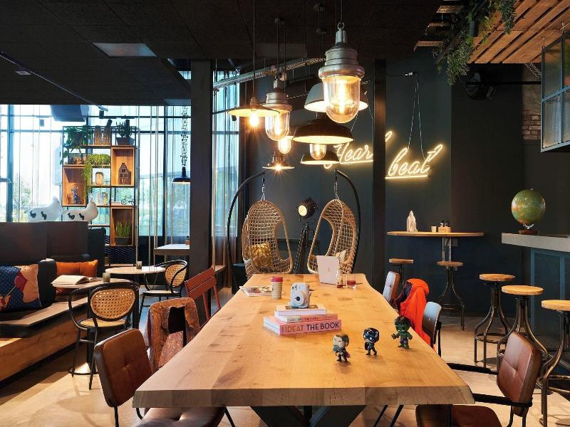 Moxy Amsterdam Schiphol Airport image