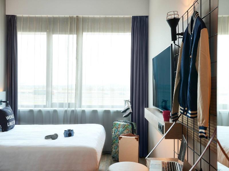 Moxy Amsterdam Schiphol Airport image