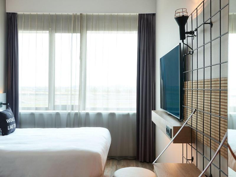 Moxy Amsterdam Schiphol Airport image