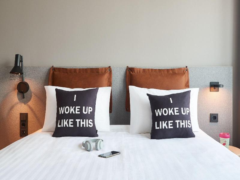 Moxy Amsterdam Schiphol Airport image