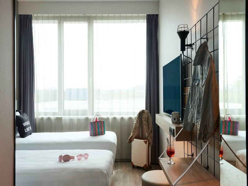 Moxy Amsterdam Schiphol Airport image