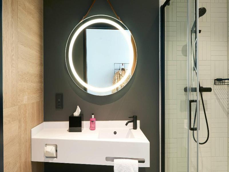 Moxy Amsterdam Schiphol Airport image