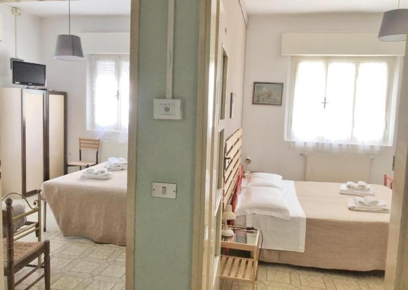 Hotel La Villa image