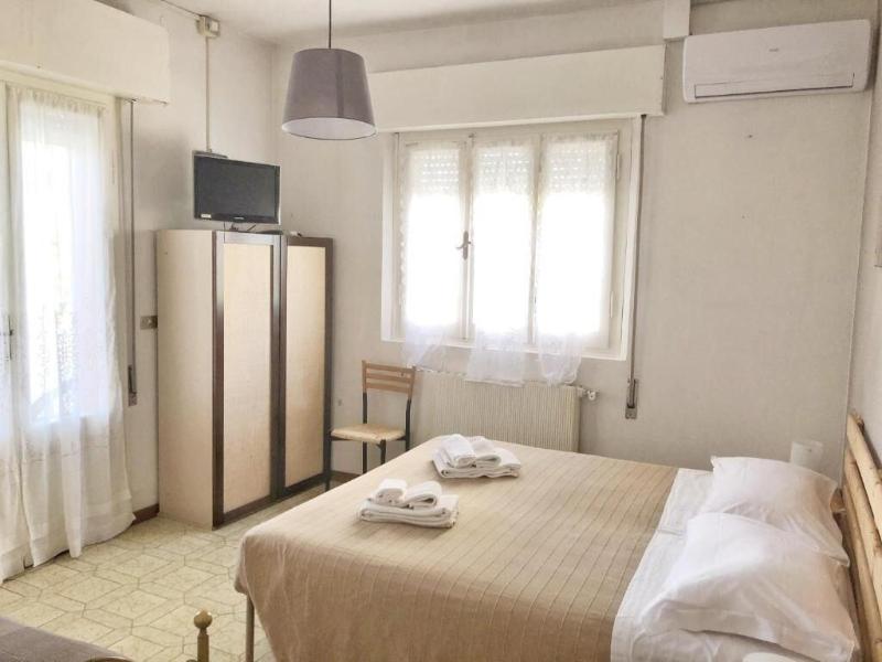 Hotel La Villa image
